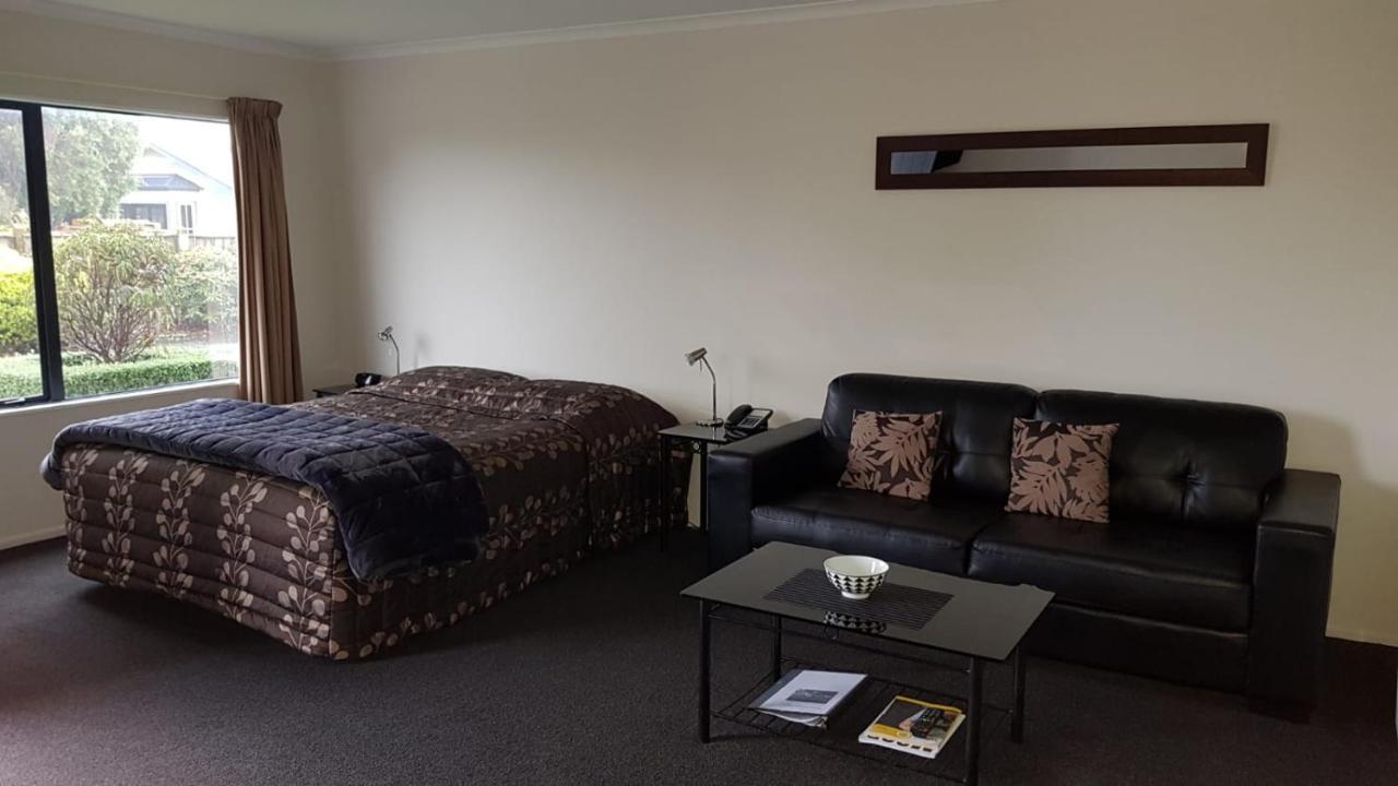 Tudor Lodge Motel Hawera Exterior foto