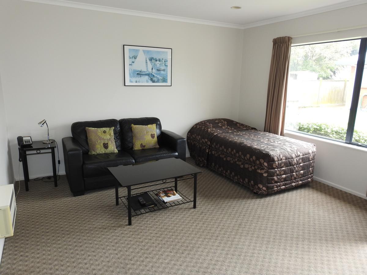 Tudor Lodge Motel Hawera Exterior foto