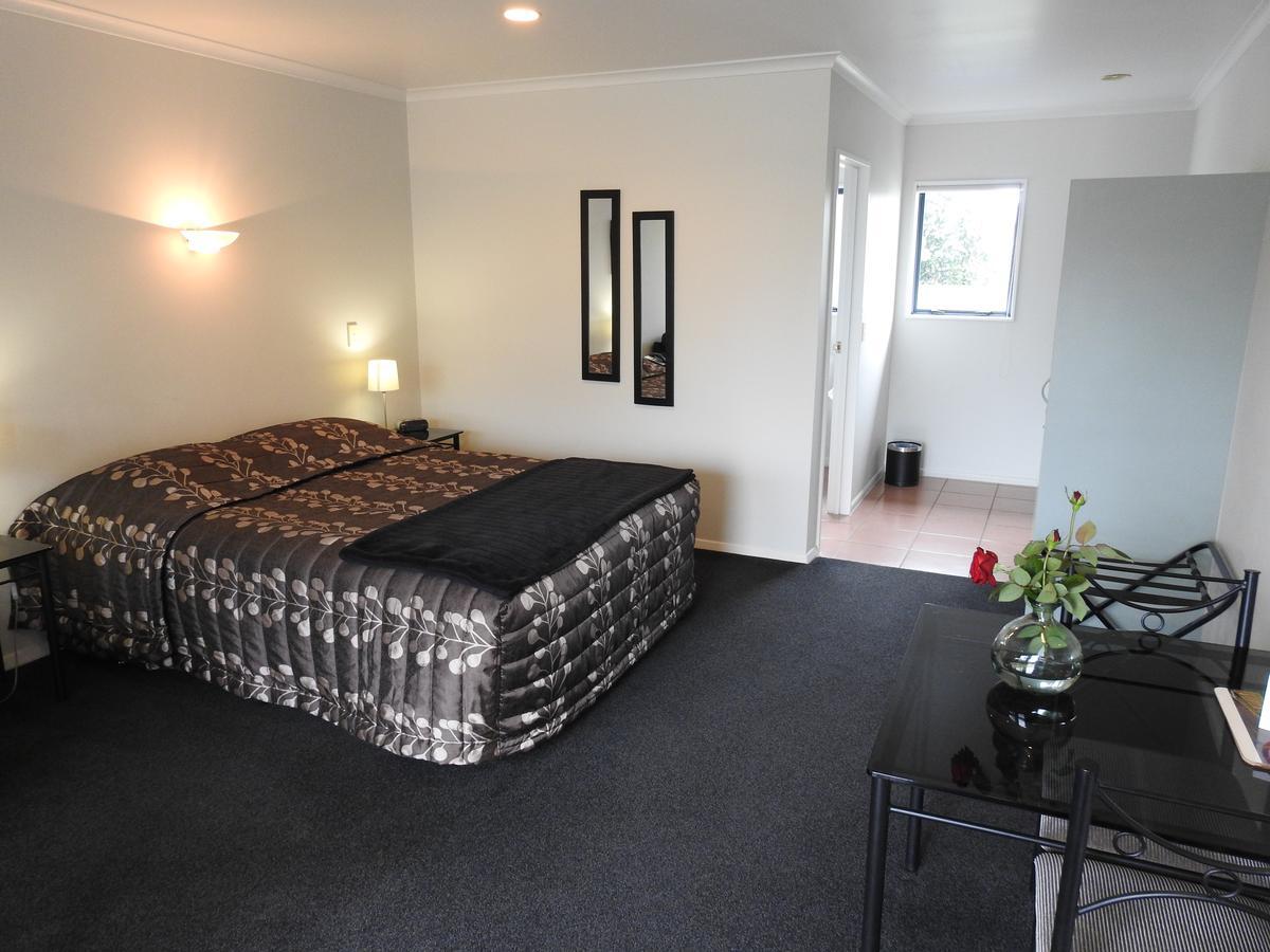 Tudor Lodge Motel Hawera Exterior foto