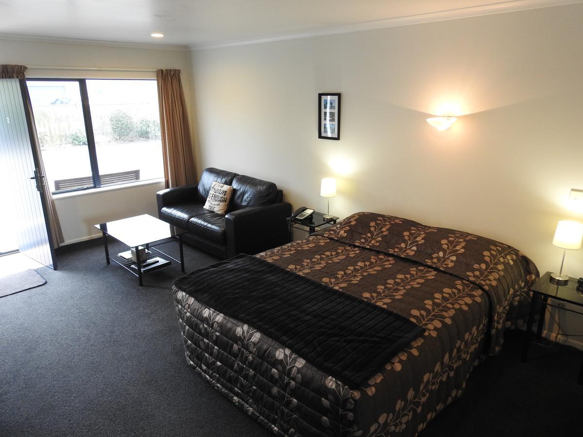 Tudor Lodge Motel Hawera Exterior foto