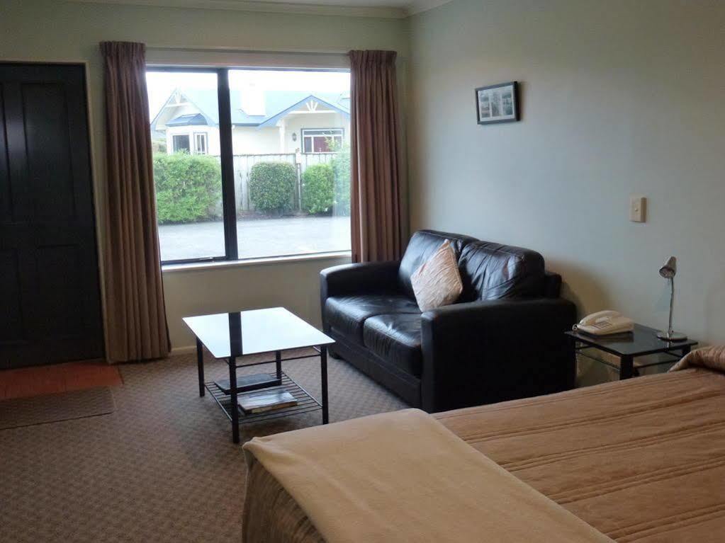 Tudor Lodge Motel Hawera Exterior foto