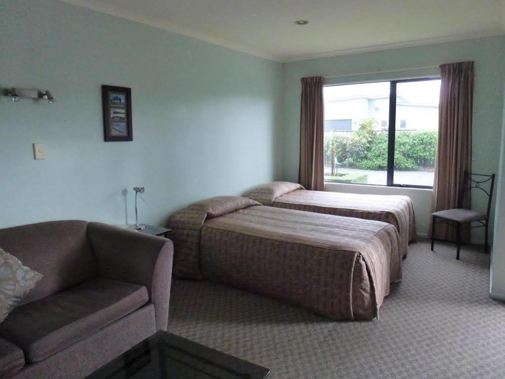 Tudor Lodge Motel Hawera Exterior foto
