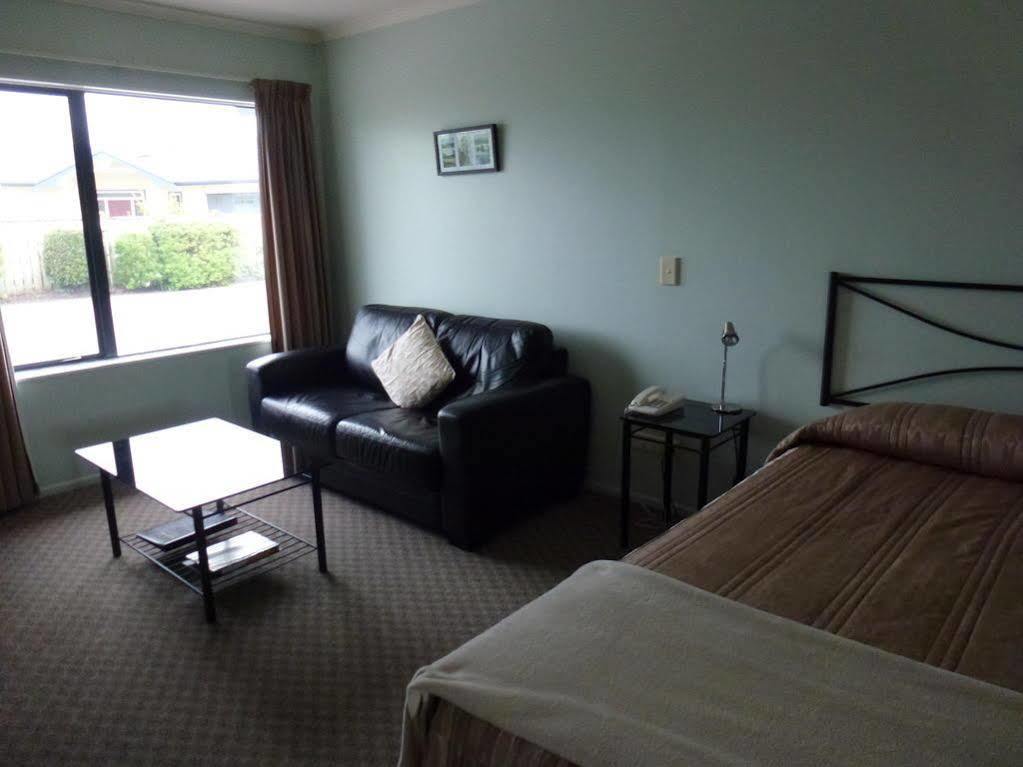 Tudor Lodge Motel Hawera Exterior foto