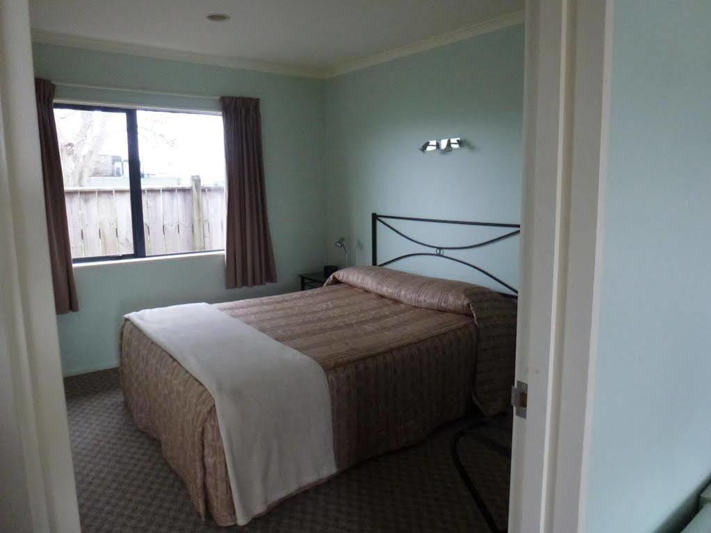 Tudor Lodge Motel Hawera Exterior foto