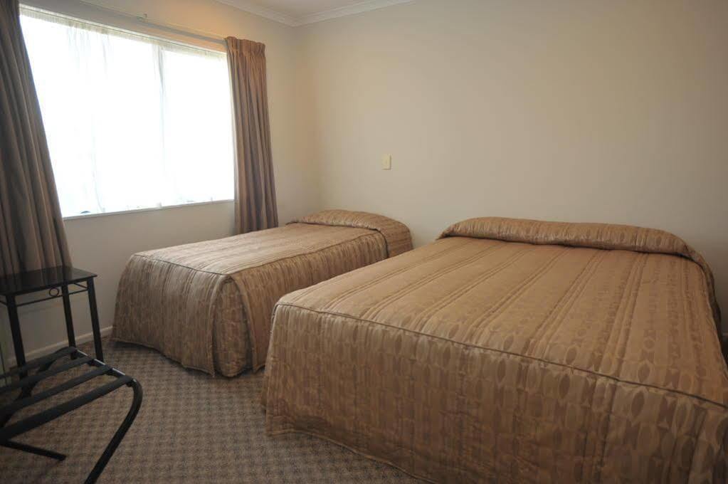 Tudor Lodge Motel Hawera Exterior foto